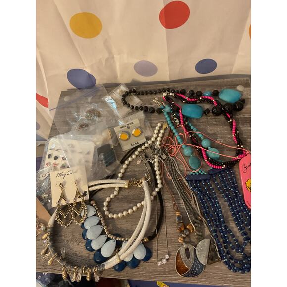 22 Pc Jewelry Bundle NEW & PreOwned Bundle - Picture 5 of 10